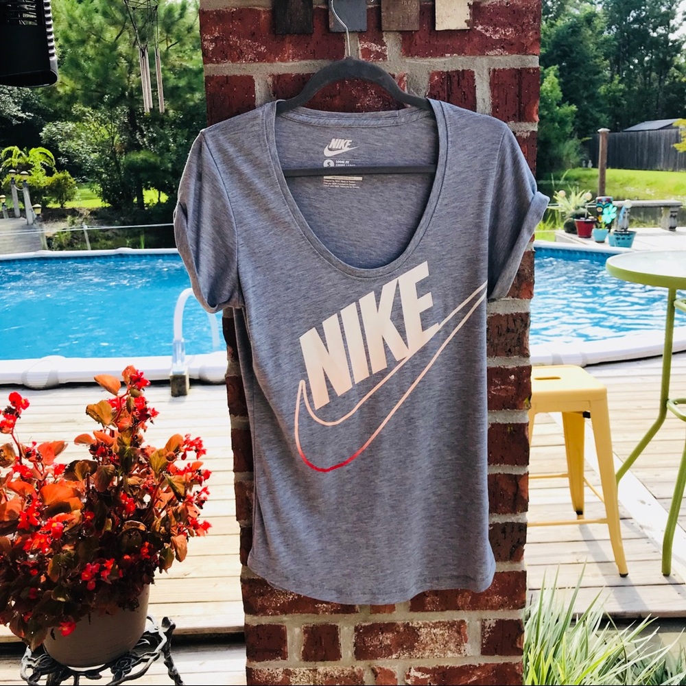 ⚜️  Ladies Nike T-Shirt